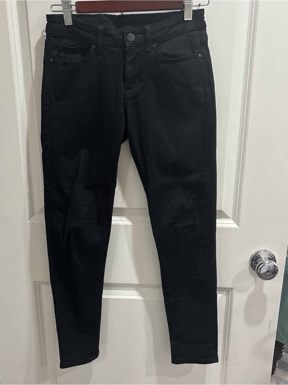 Uniqlo Women's Black Skinny Jeans — High Stretch Slim Fit
